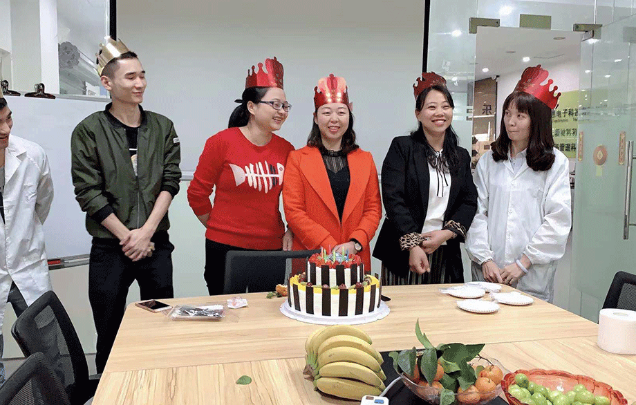 舉辦生日會(hui)