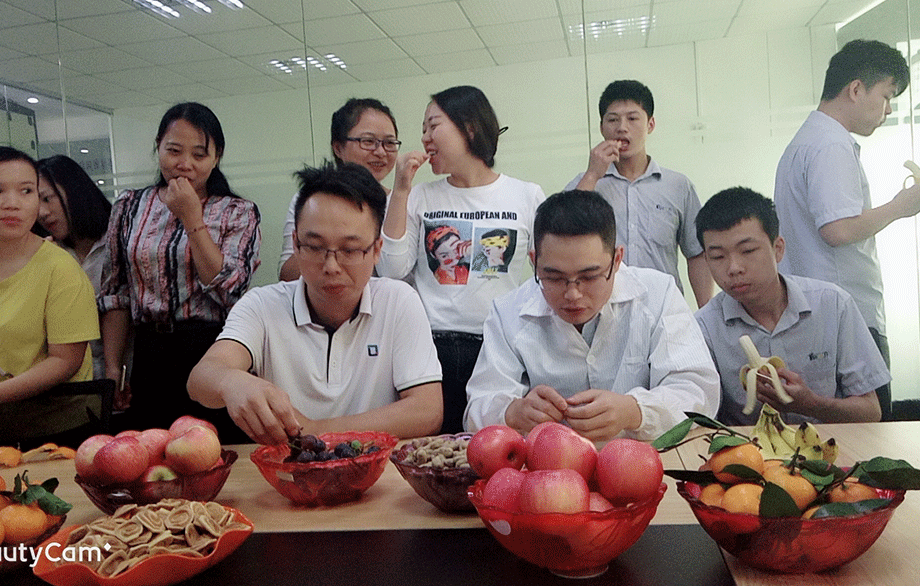 舉辦生日會(hui)