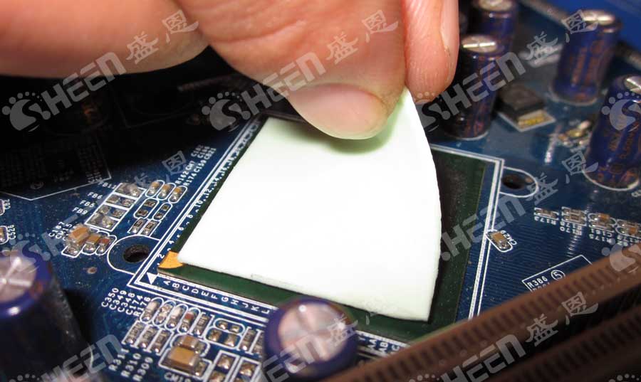 導熱墊(nian)片革新(xīn)：無矽導(dao)熱墊片(pian)對标普(pu)通導熱(rè)矽膠片(pian)的颠覆(fù)