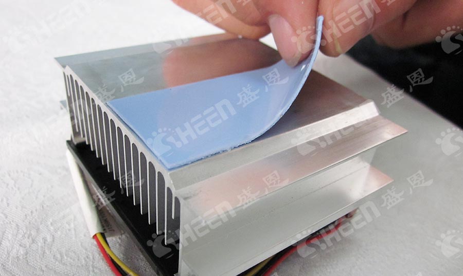 導(dǎo)熱矽膠(jiao)片：電子(zi)設備散(san)熱的戰(zhàn)略解決(jue)方案