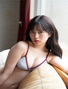《李小米-欧美三级裸露720P》